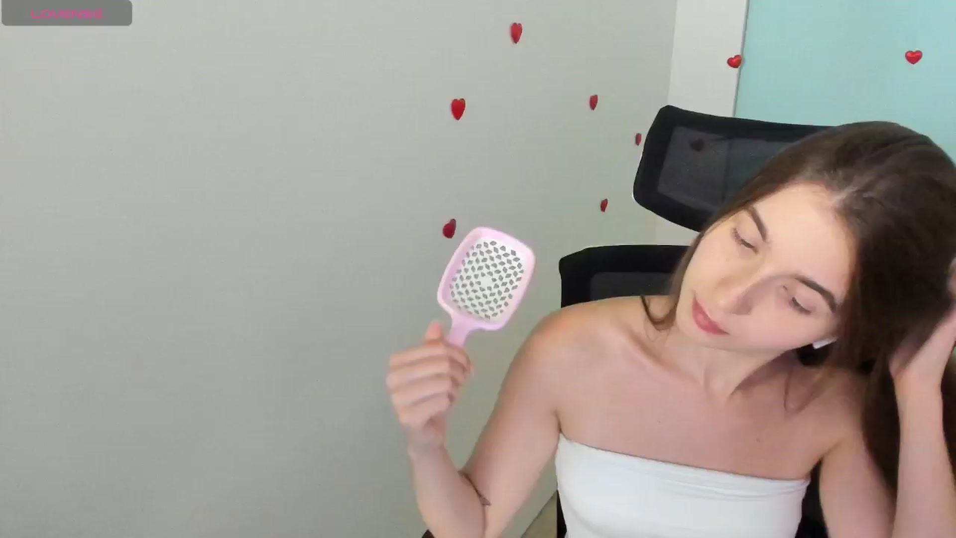 Gallery image thumbnail from Emilia_cherry's myfreecams stream on, 08/03/2024, 11:25 image 18 of 20