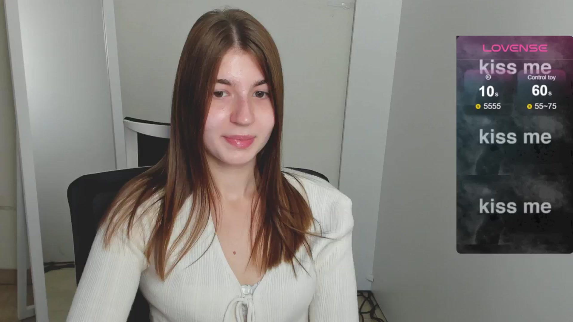 Gallery image thumbnail from Emilia_cherry's myfreecams stream on, 08/07/2024, 07:05 image 10 of 20