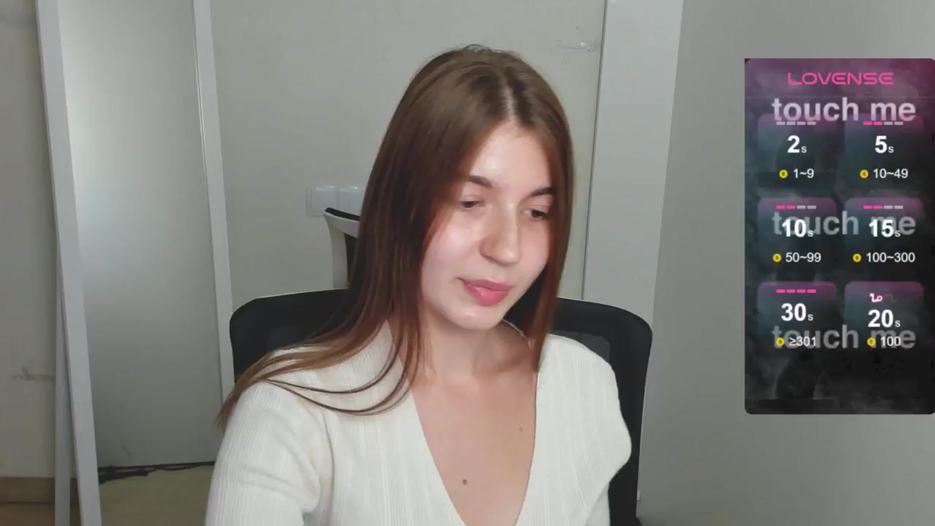 Gallery image thumbnail from Emilia_cherry's myfreecams stream on, 08/07/2024, 10:45 image 14 of 20