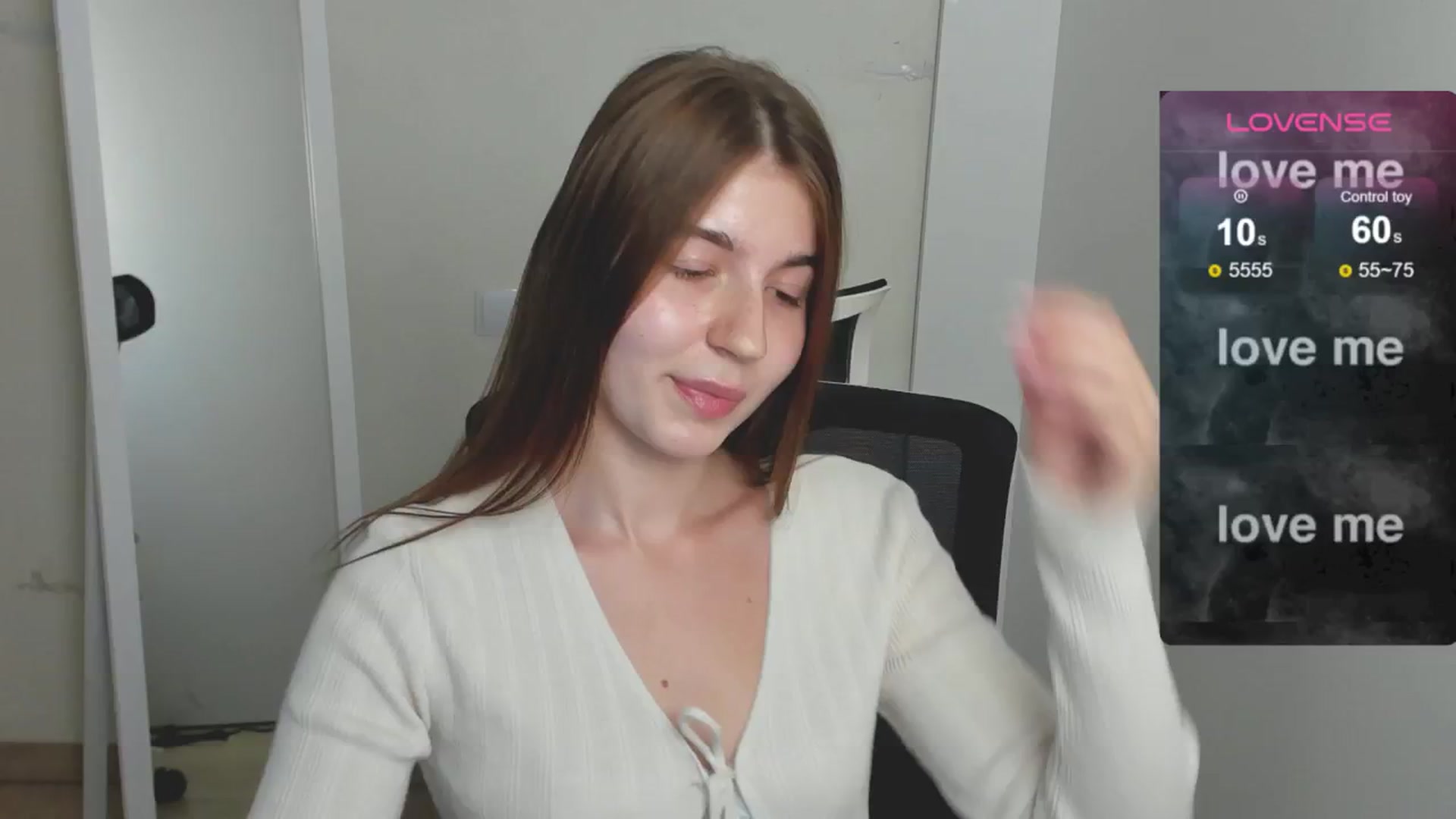 Gallery image thumbnail from Emilia_cherry's myfreecams stream on, 08/07/2024, 10:45 image 15 of 20