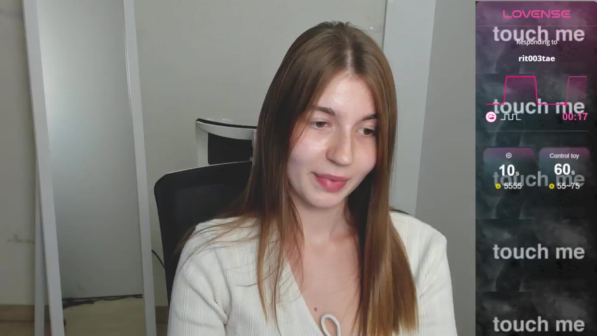 Gallery image thumbnail from Emilia_cherry's myfreecams stream on, 08/07/2024, 10:45 image 17 of 20