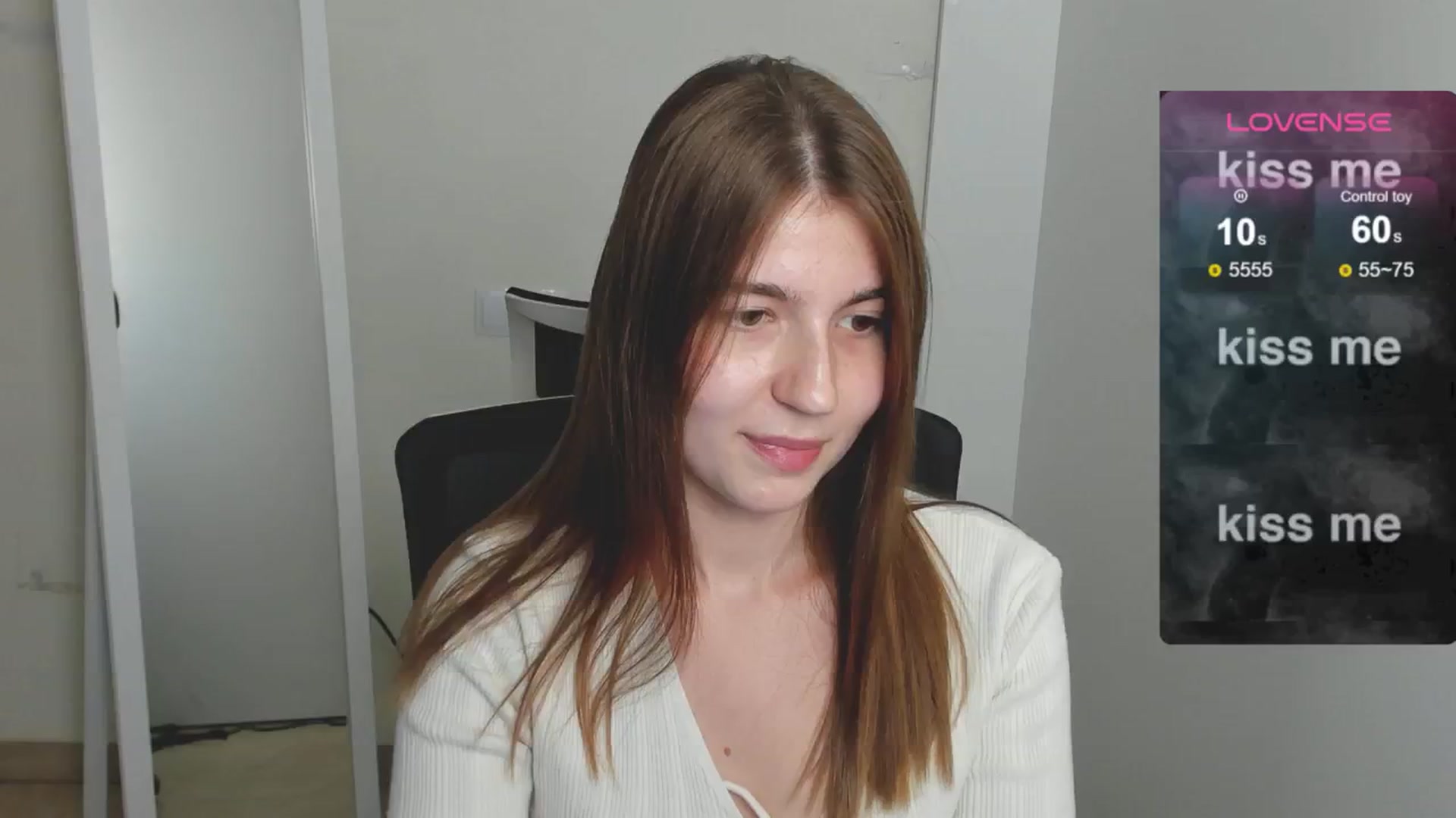 Gallery image thumbnail from Emilia_cherry's myfreecams stream on, 08/07/2024, 10:45 image 18 of 20