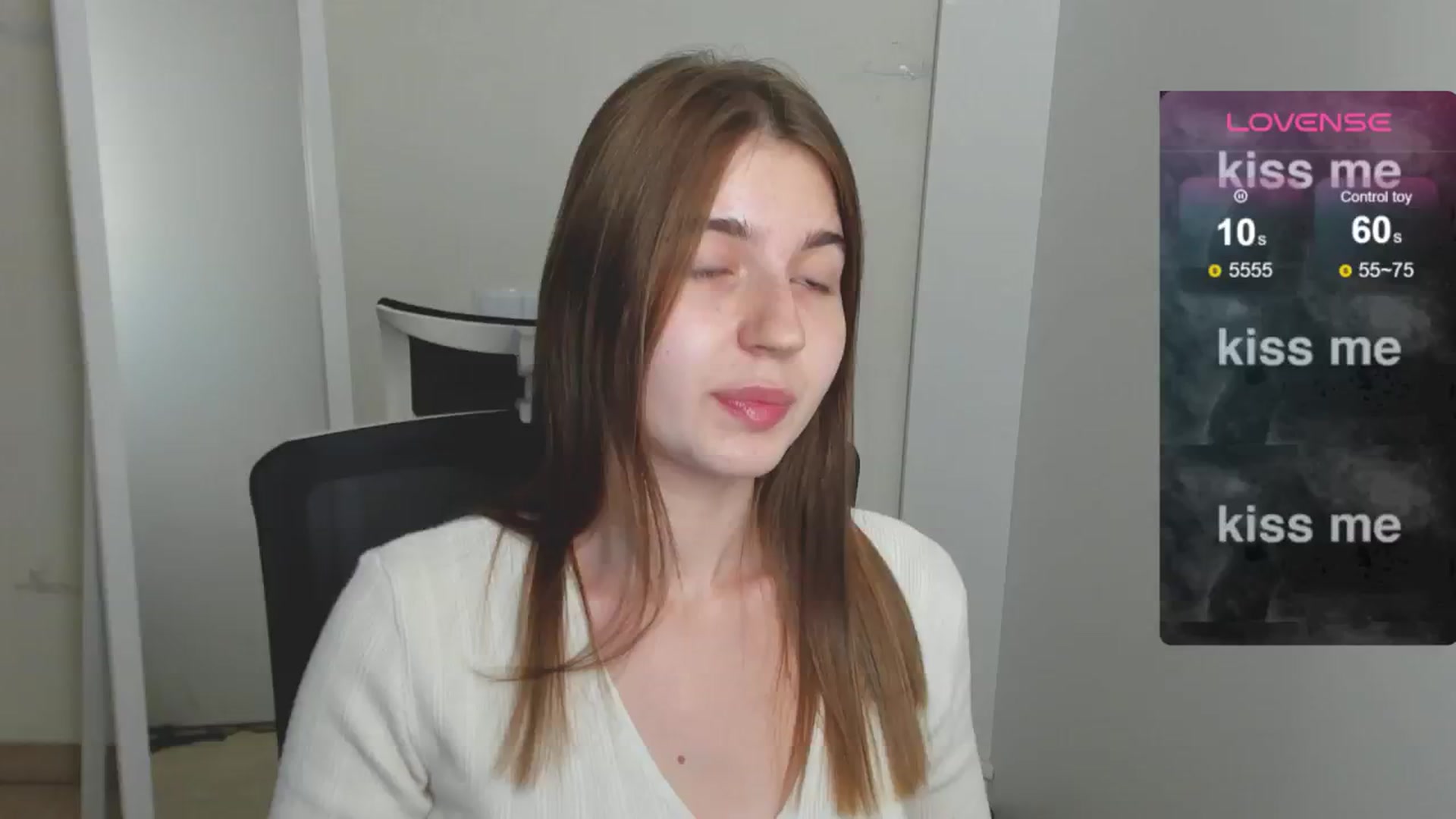 Gallery image thumbnail from Emilia_cherry's myfreecams stream on, 08/07/2024, 11:54 image 17 of 20