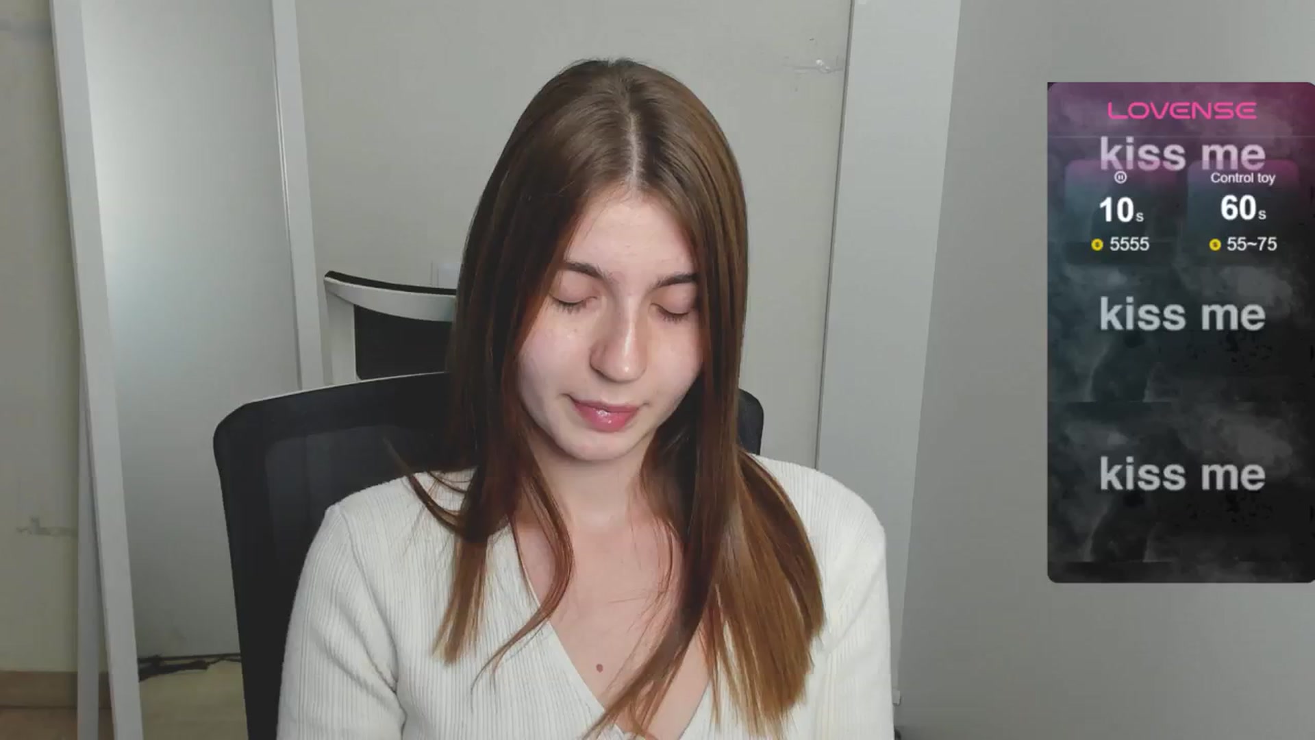 Gallery image thumbnail from Emilia_cherry's myfreecams stream on, 08/07/2024, 11:54 image 18 of 20
