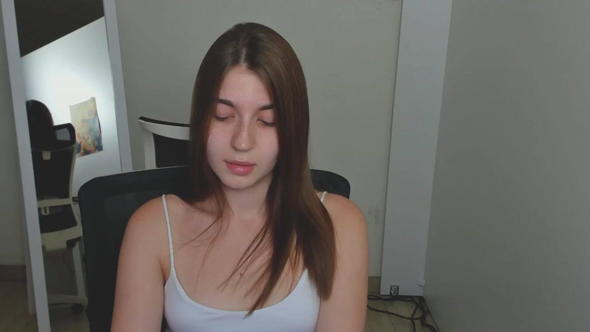 Gallery image thumbnail from Emilia_cherry's myfreecams stream on, 08/08/2024, 08:27 image 11 of 20