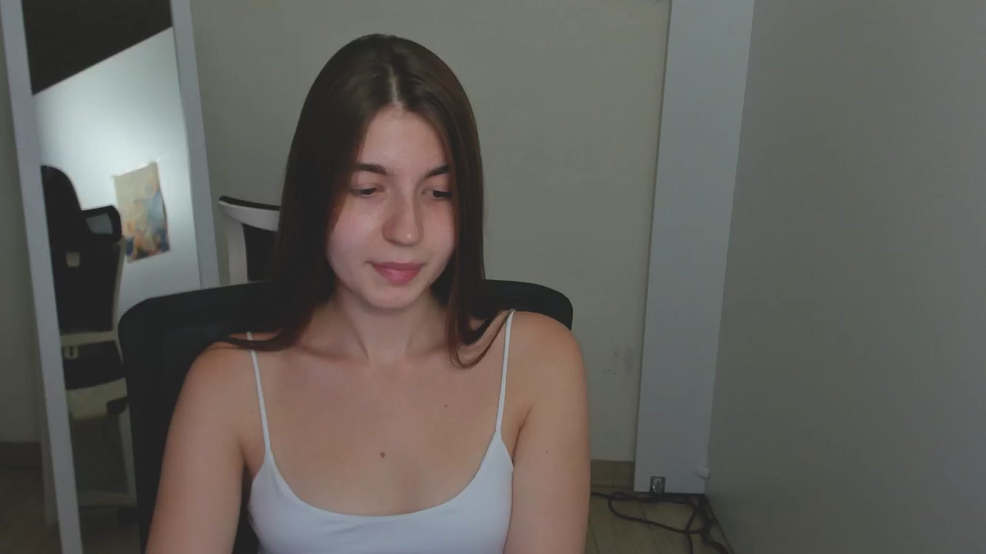 Gallery image thumbnail from Emilia_cherry's myfreecams stream on, 08/08/2024, 08:27 image 15 of 20
