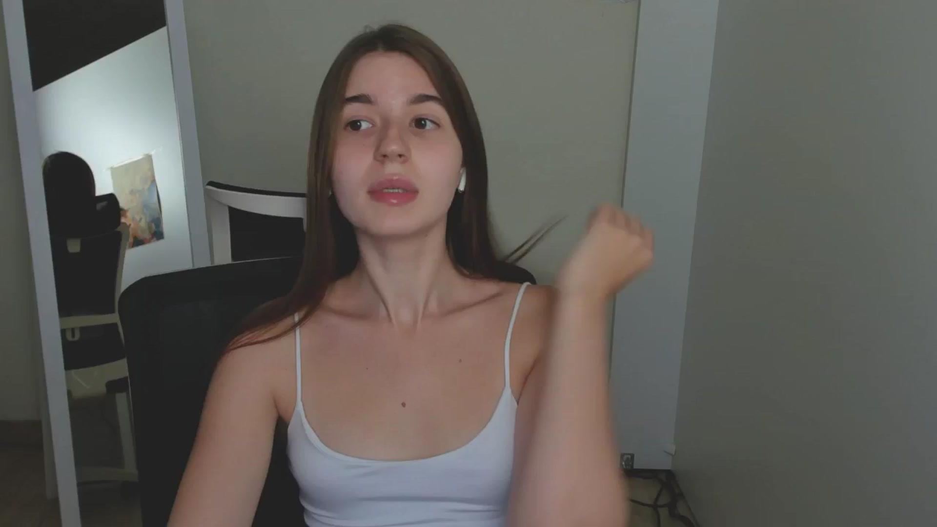 Gallery image thumbnail from Emilia_cherry's myfreecams stream on, 08/08/2024, 08:27 image 7 of 20