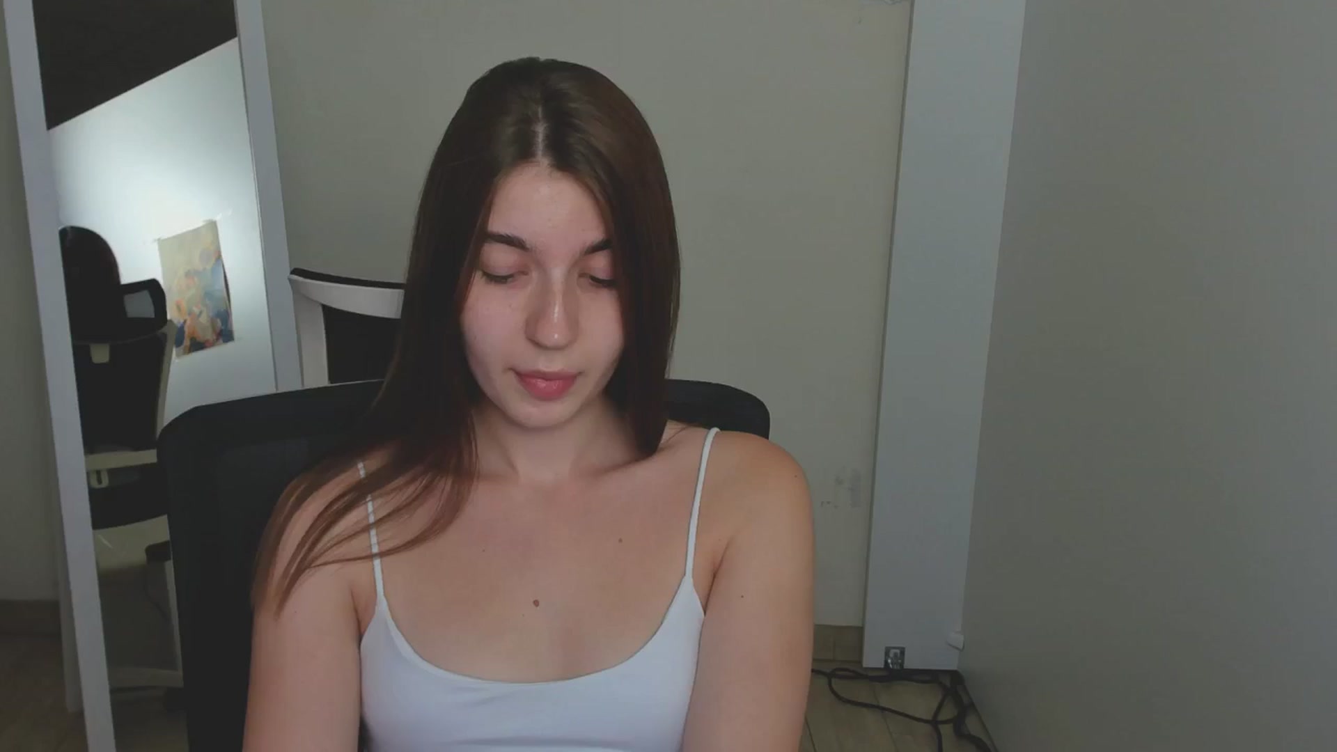 Gallery image thumbnail from Emilia_cherry's myfreecams stream on, 08/08/2024, 08:27 image 12 of 20