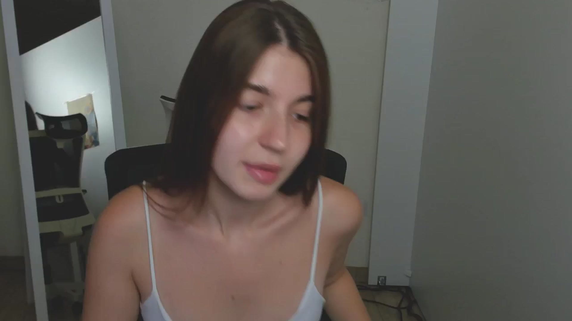 Gallery image thumbnail from Emilia_cherry's myfreecams stream on, 08/08/2024, 08:27 image 6 of 20