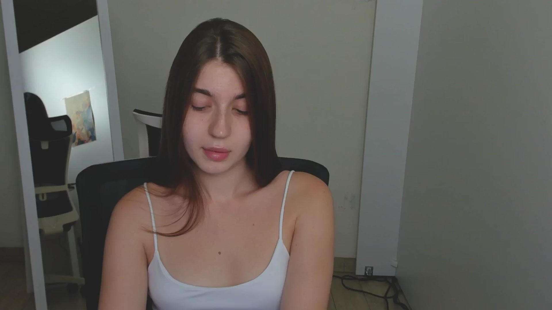 Gallery image thumbnail from Emilia_cherry's myfreecams stream on, 08/08/2024, 08:27 image 14 of 20