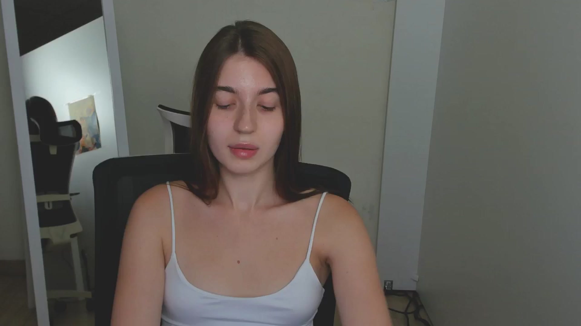 Gallery image thumbnail from Emilia_cherry's myfreecams stream on, 08/08/2024, 08:27 image 20 of 20