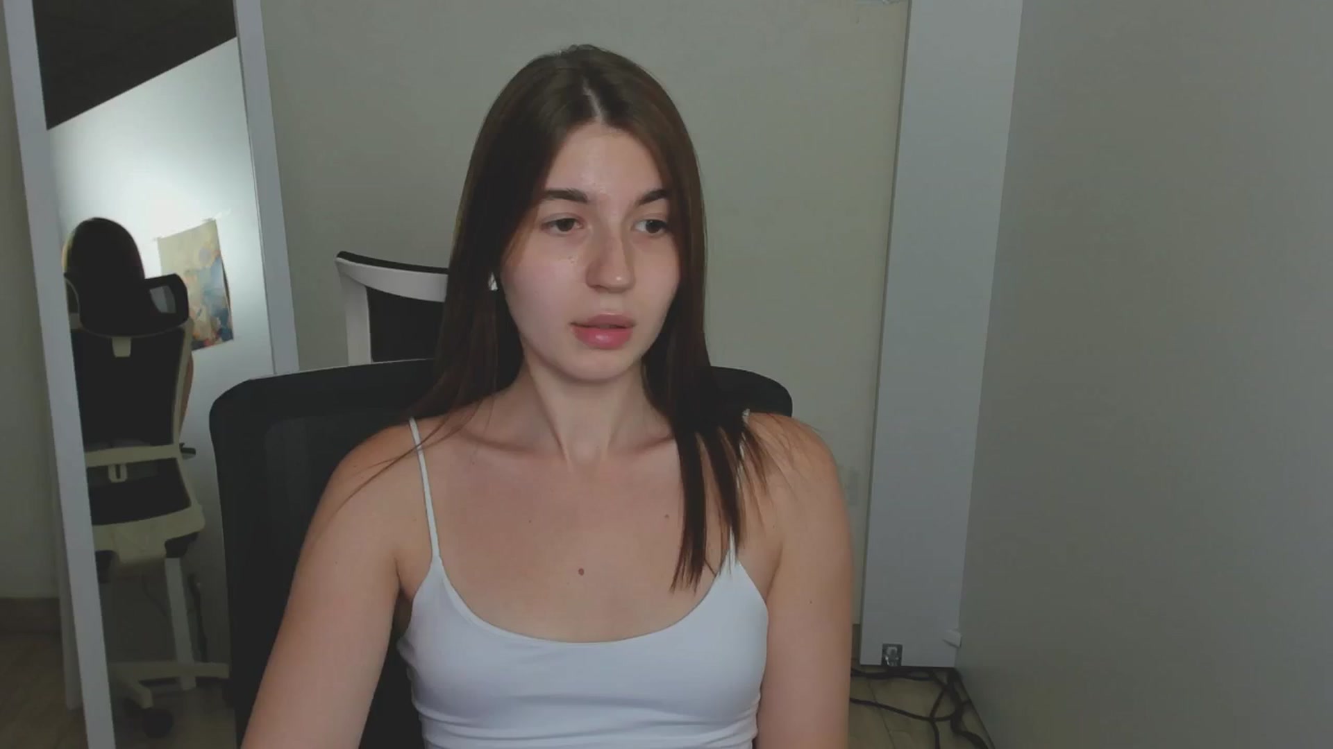 Gallery image thumbnail from Emilia_cherry's myfreecams stream on, 08/08/2024, 08:27 image 2 of 20