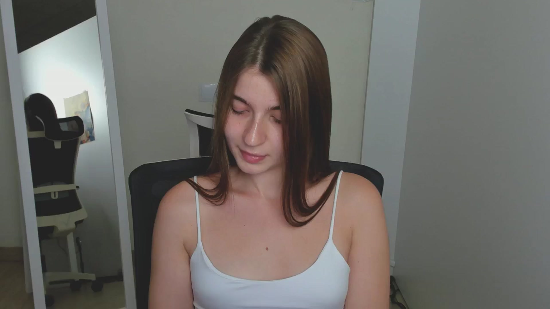 Gallery image thumbnail from Emilia_cherry's myfreecams stream on, 08/08/2024, 11:09 image 10 of 20
