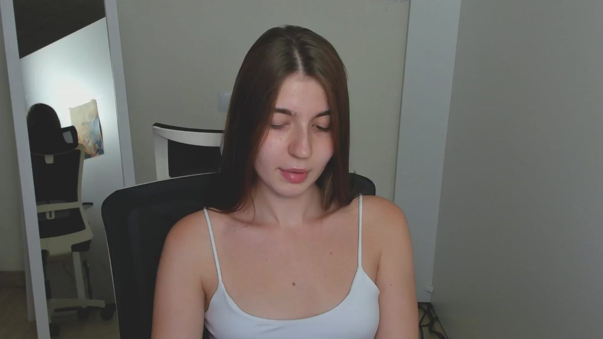 Gallery image thumbnail from Emilia_cherry's myfreecams stream on, 08/08/2024, 11:09 image 14 of 20