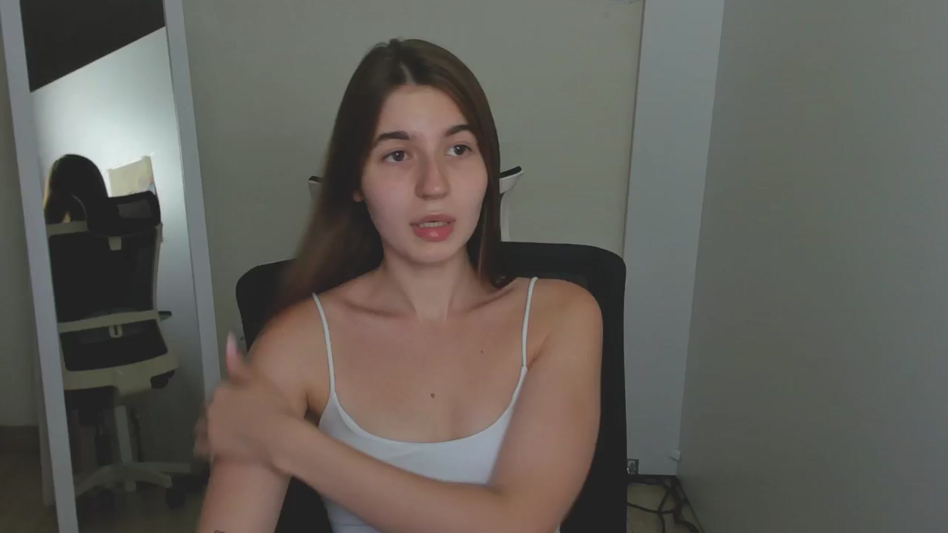 Gallery image thumbnail from Emilia_cherry's myfreecams stream on, 08/08/2024, 11:09 image 6 of 20
