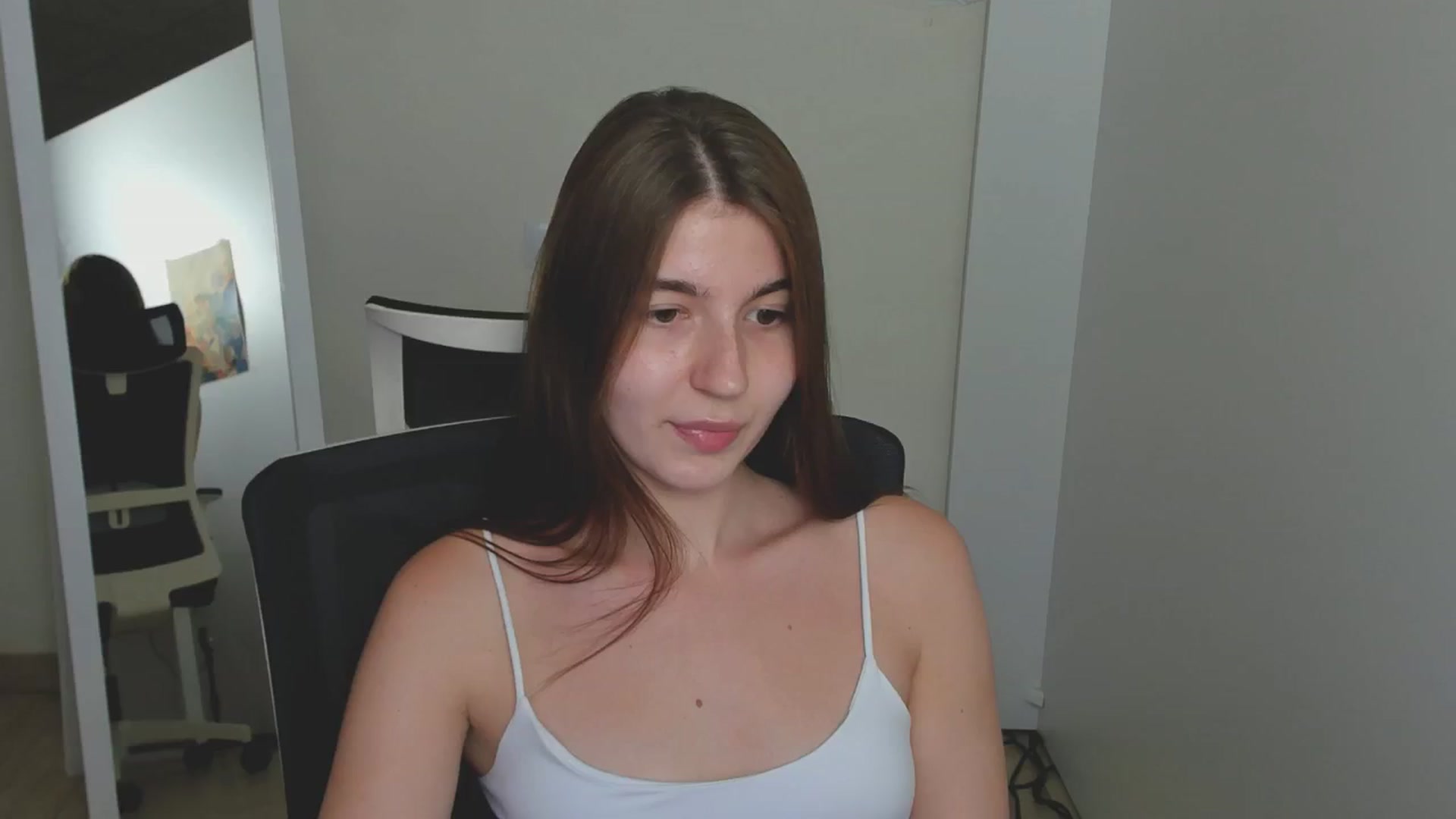 Gallery image thumbnail from Emilia_cherry's myfreecams stream on, 08/08/2024, 11:09 image 18 of 20
