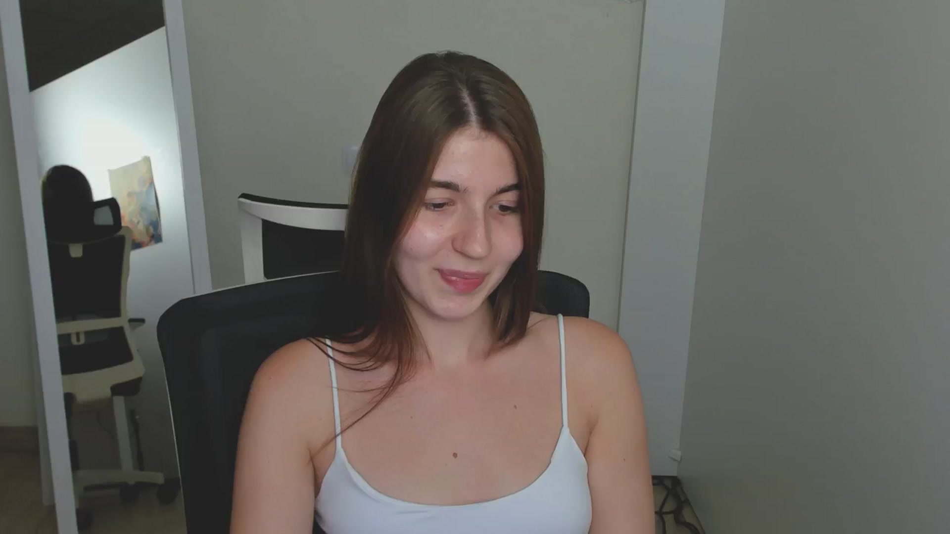 Gallery image thumbnail from Emilia_cherry's myfreecams stream on, 08/08/2024, 11:09 image 17 of 20