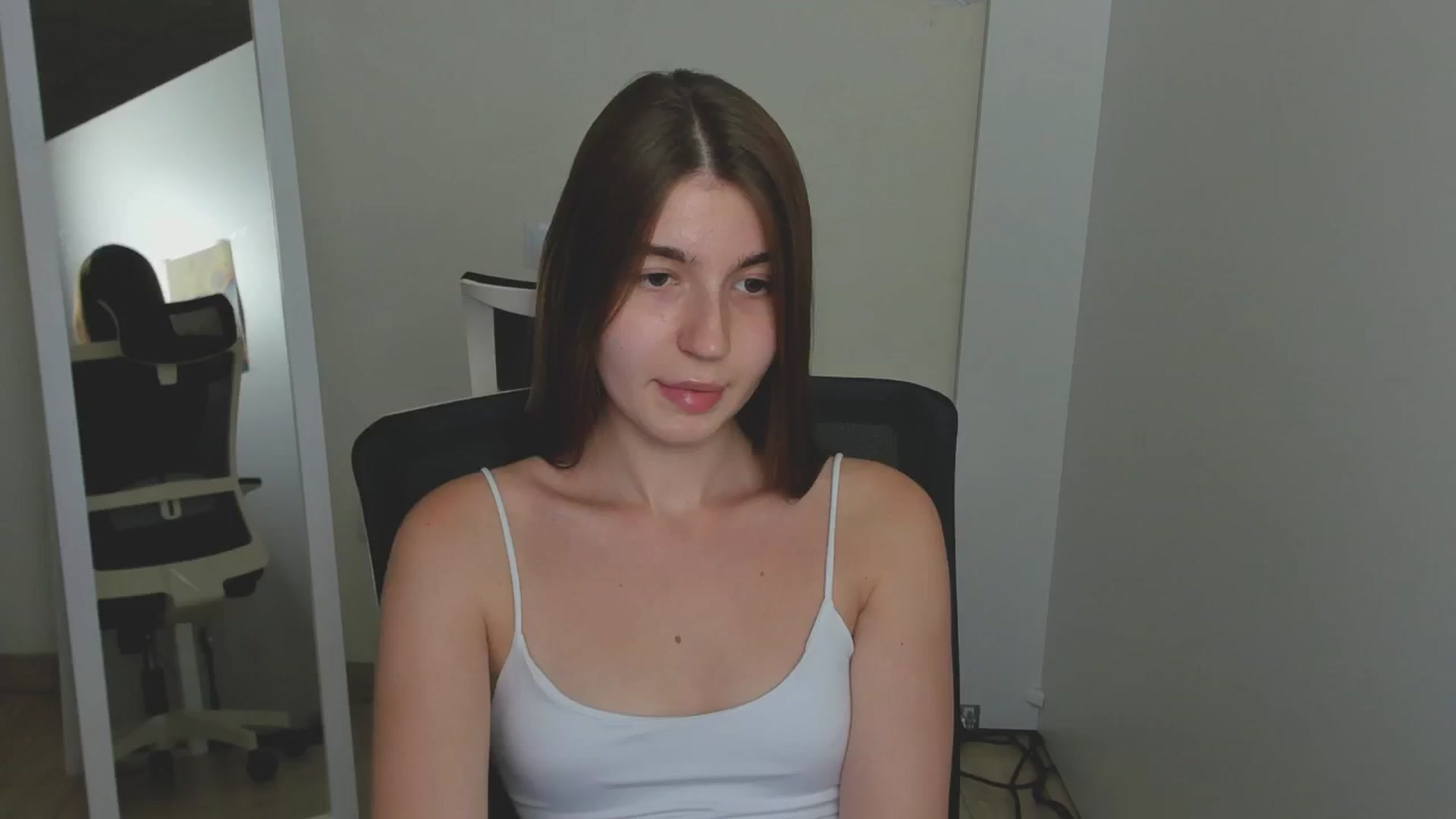 Gallery image thumbnail from Emilia_cherry's myfreecams stream on, 08/08/2024, 11:09 image 5 of 20