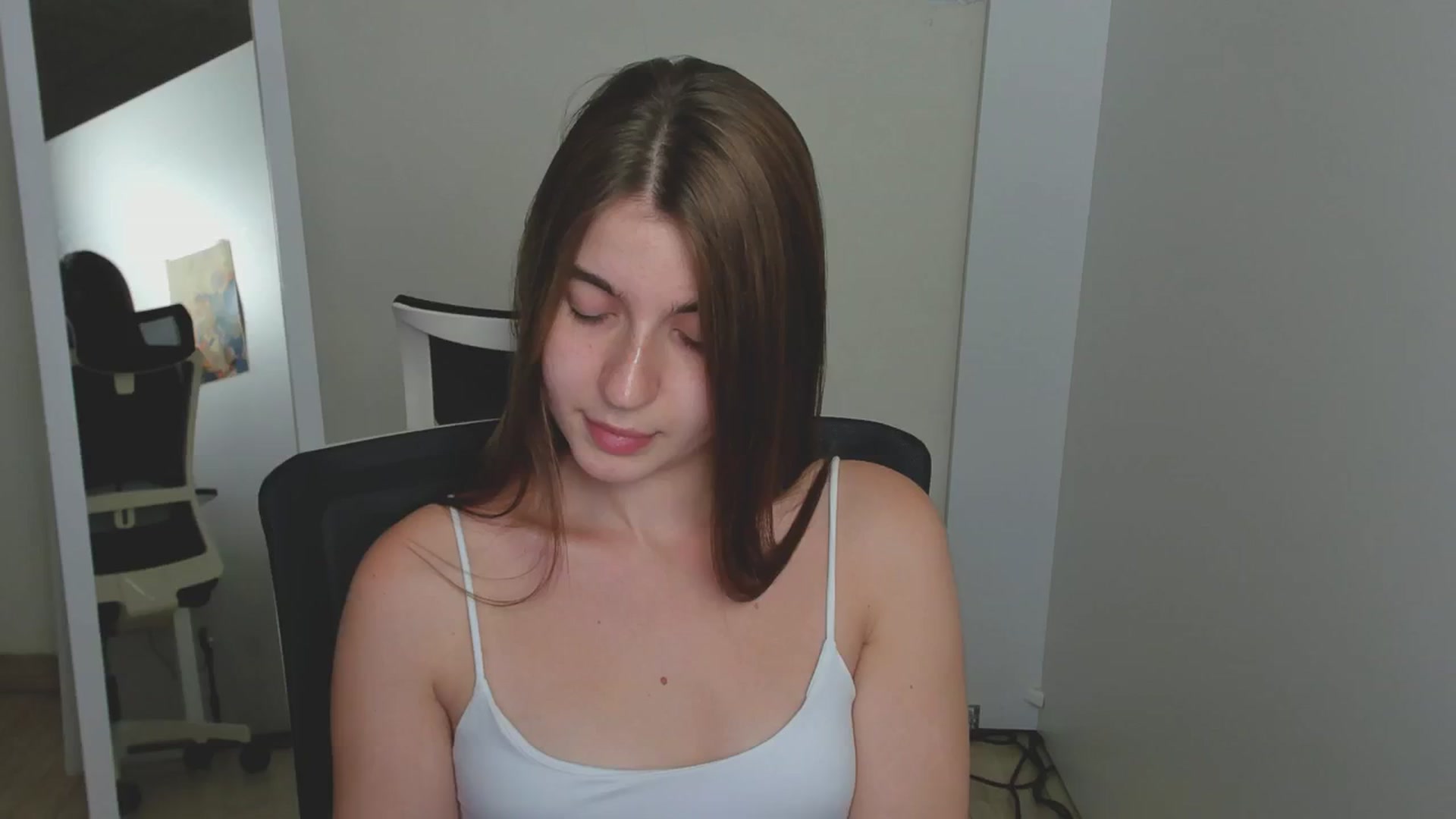 Gallery image thumbnail from Emilia_cherry's myfreecams stream on, 08/08/2024, 11:09 image 11 of 20