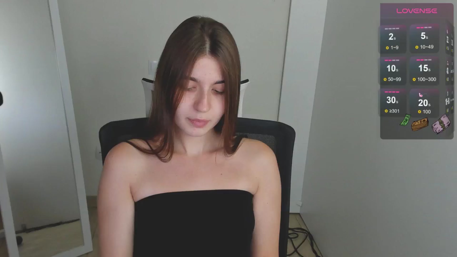 Gallery image thumbnail from Emilia_cherry's myfreecams stream on, 08/13/2024, 09:39 image 11 of 20