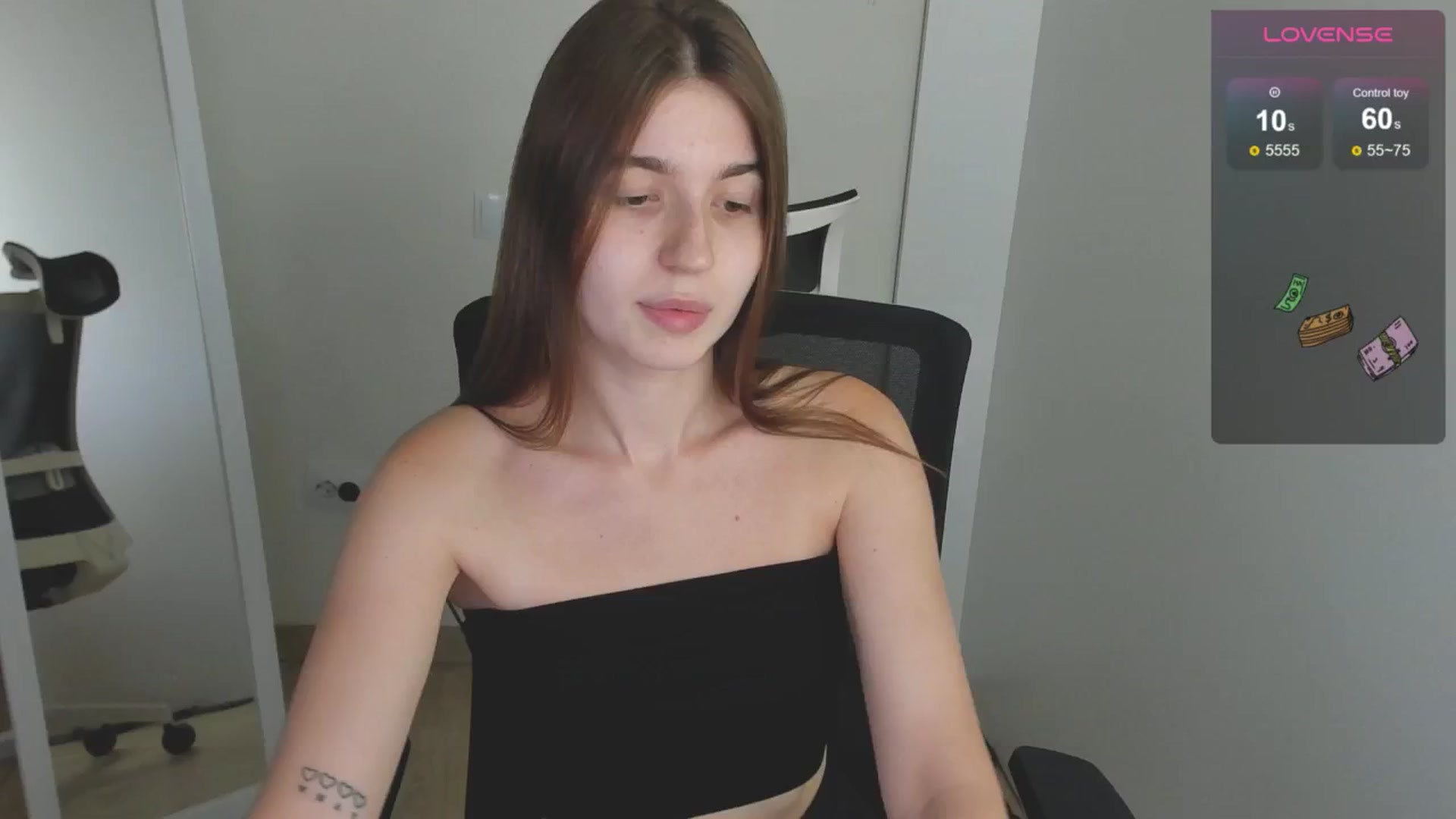 Gallery image thumbnail from Emilia_cherry's myfreecams stream on, 08/13/2024, 09:39 image 17 of 20