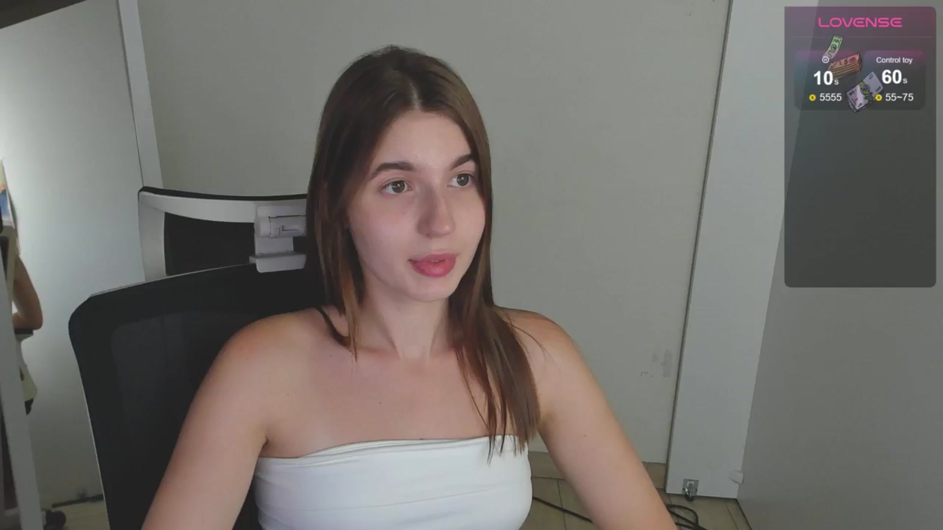 Gallery image thumbnail from Emilia_cherry's myfreecams stream on, 08/16/2024, 09:16 image 17 of 20