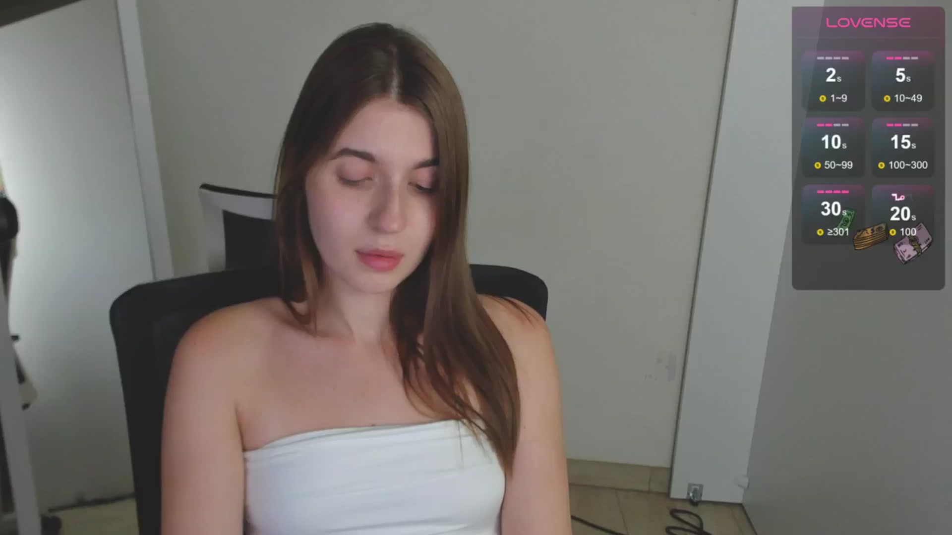 Gallery image thumbnail from Emilia_cherry's myfreecams stream on, 08/16/2024, 09:16 image 15 of 20