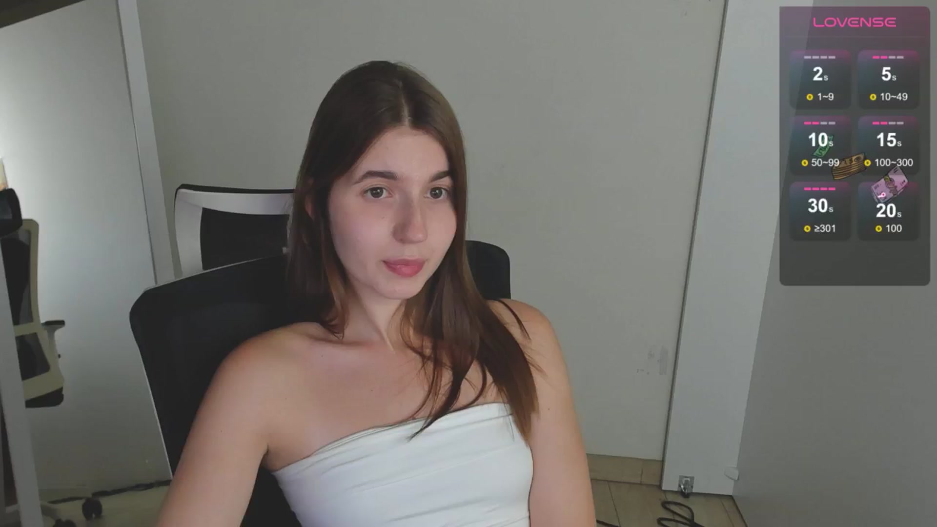 Gallery image thumbnail from Emilia_cherry's myfreecams stream on, 08/16/2024, 09:16 image 12 of 20