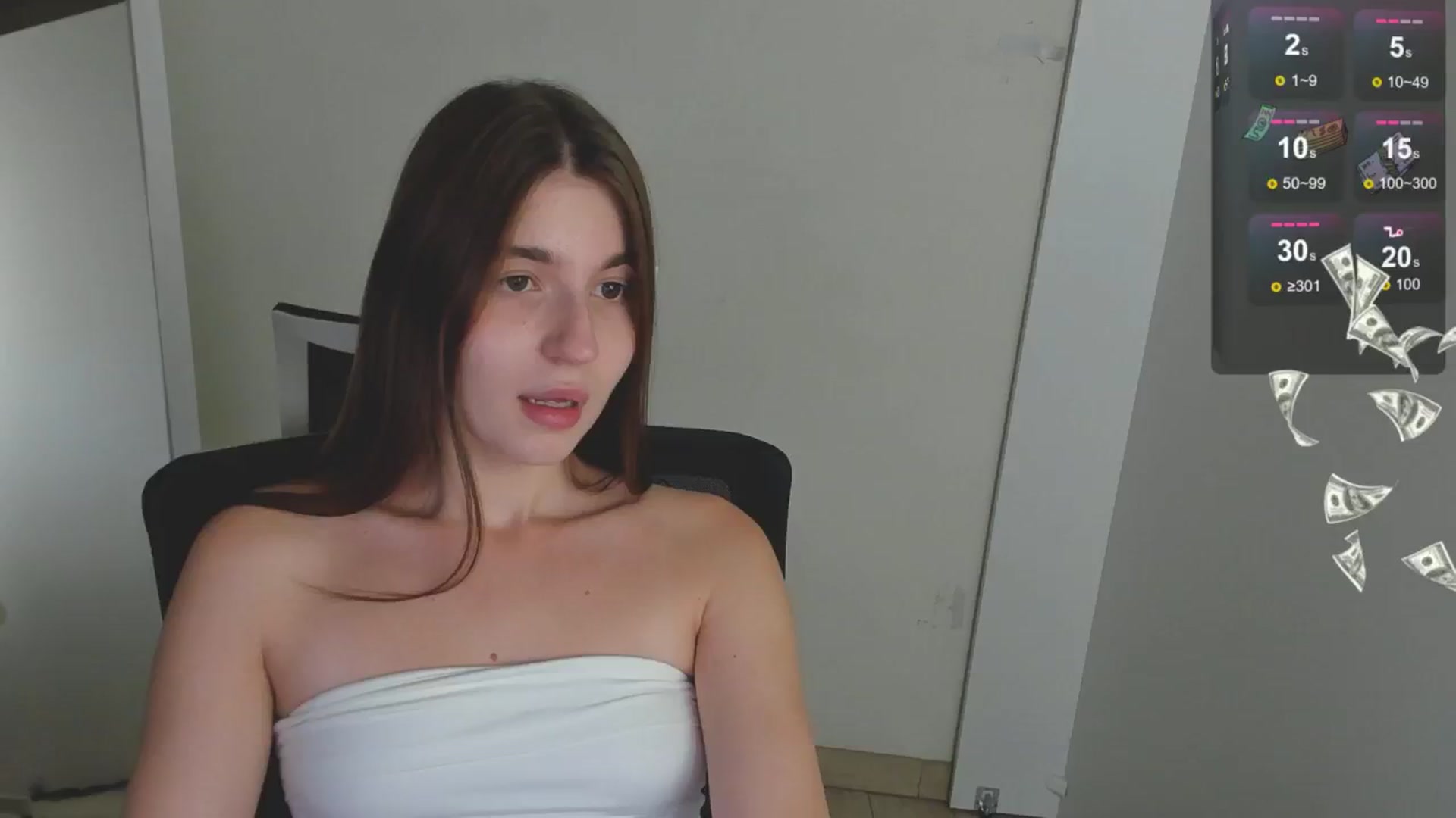 Gallery image thumbnail from Emilia_cherry's myfreecams stream on, 08/16/2024, 09:16 image 1 of 20