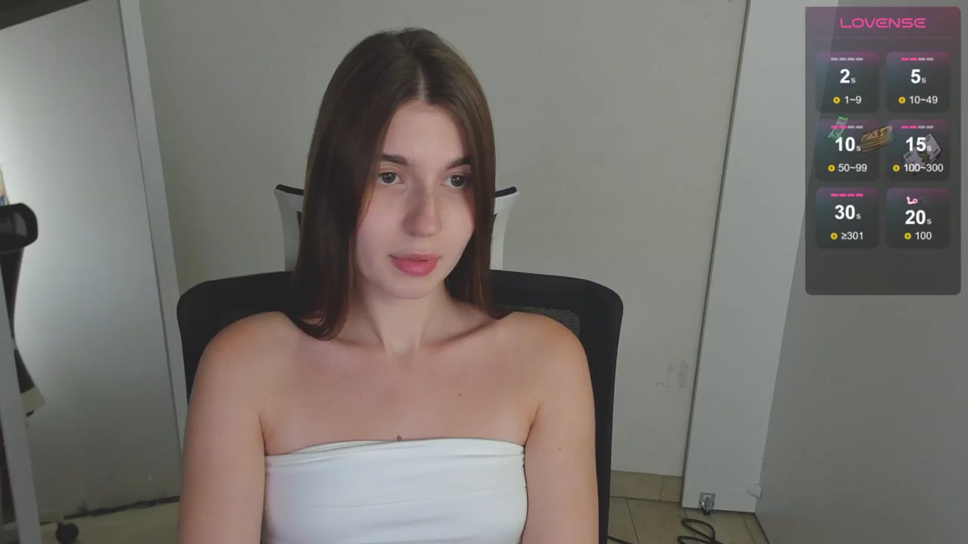 Gallery image thumbnail from Emilia_cherry's myfreecams stream on, 08/16/2024, 10:02 image 4 of 20