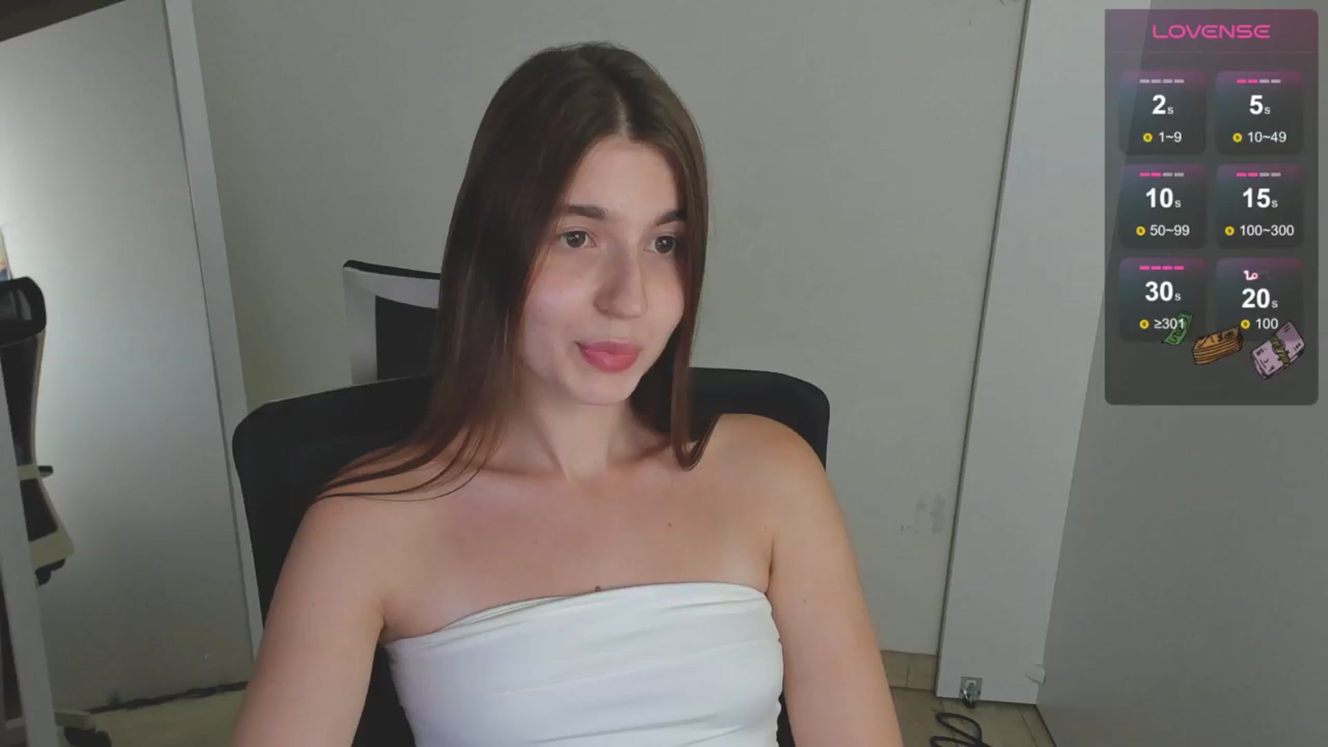 Gallery image thumbnail from Emilia_cherry's myfreecams stream on, 08/16/2024, 10:02 image 16 of 20
