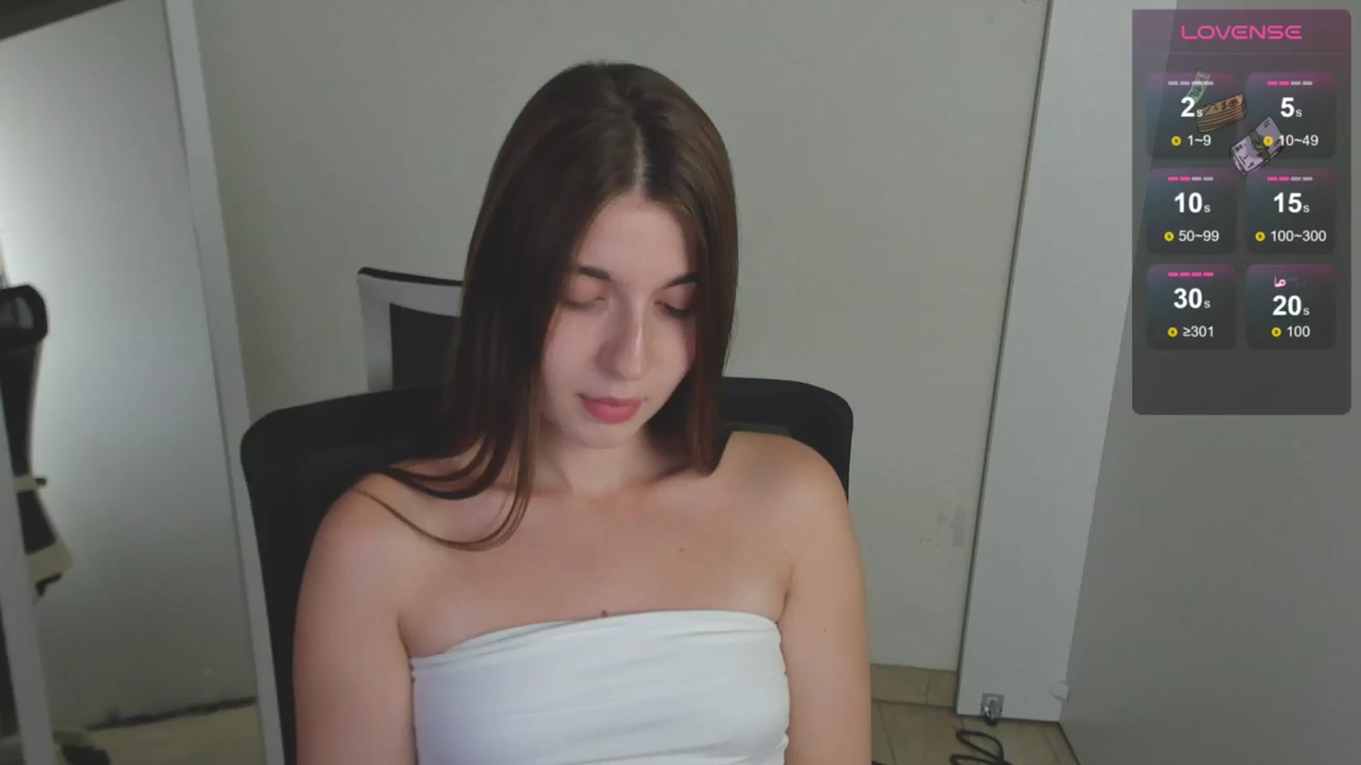 Gallery image thumbnail from Emilia_cherry's myfreecams stream on, 08/16/2024, 10:02 image 17 of 20