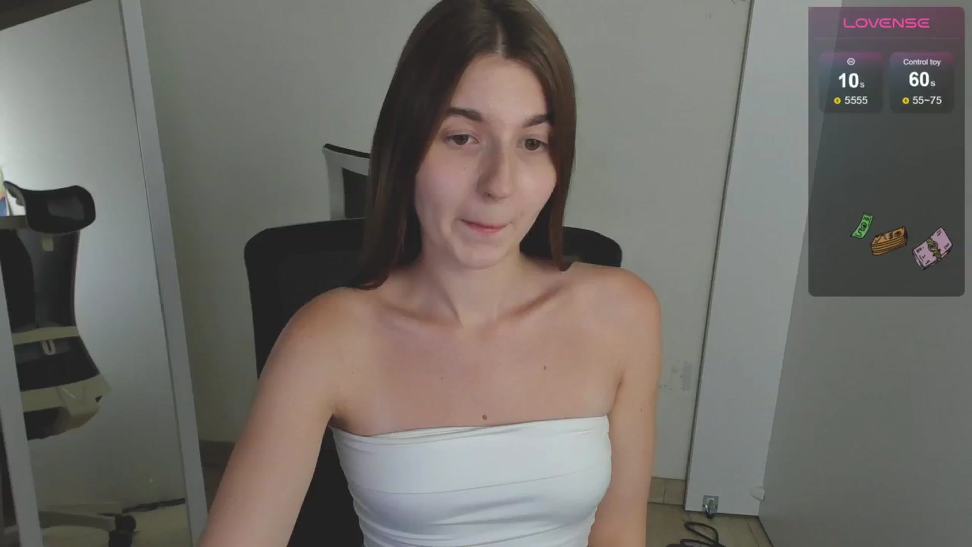 Gallery image thumbnail from Emilia_cherry's myfreecams stream on, 08/16/2024, 10:02 image 11 of 20
