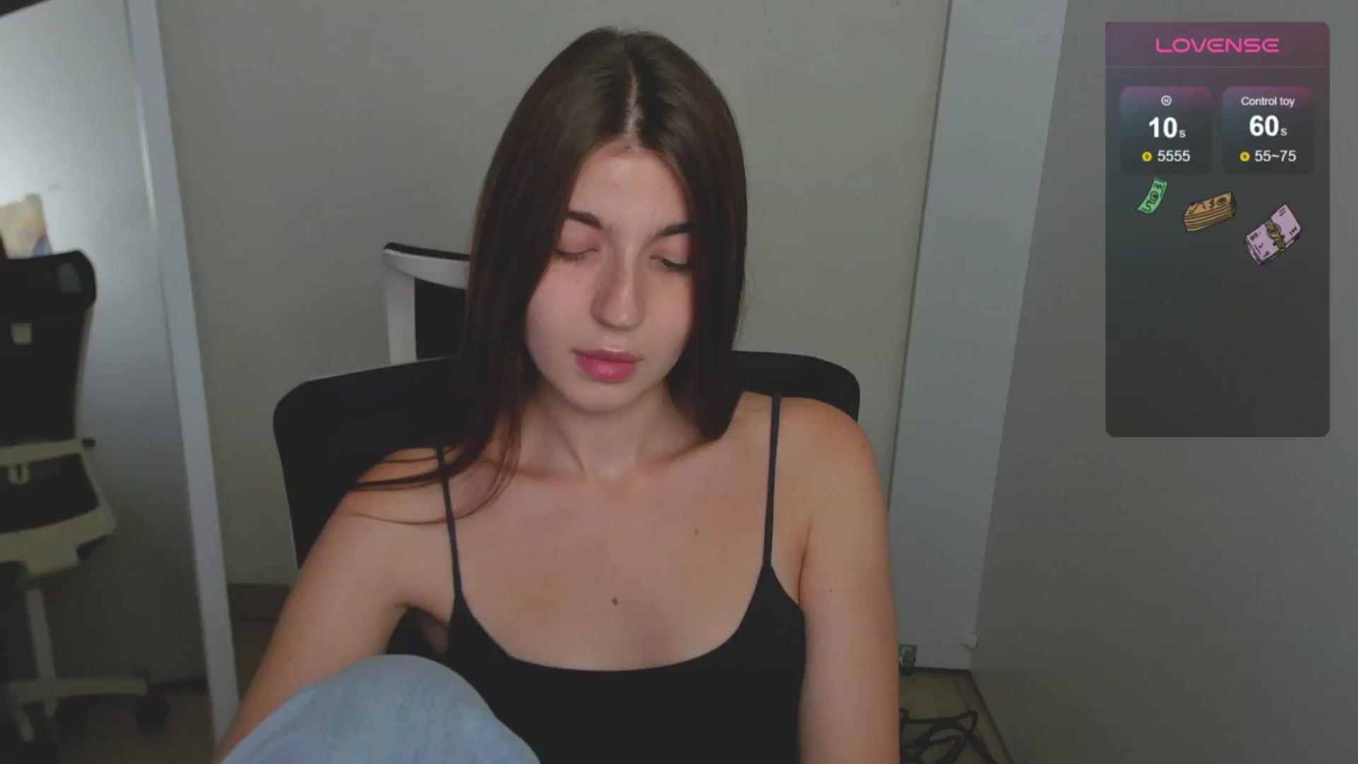 Gallery image thumbnail from Emilia_cherry's myfreecams stream on, 08/22/2024, 09:16 image 8 of 20