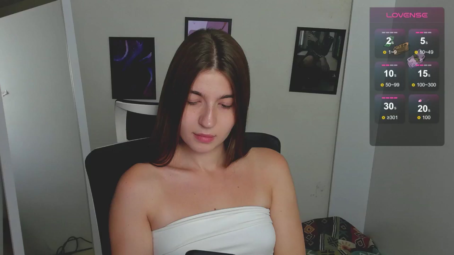 Gallery image thumbnail from Emilia_cherry's myfreecams stream on, 08/26/2024, 07:37 image 8 of 20