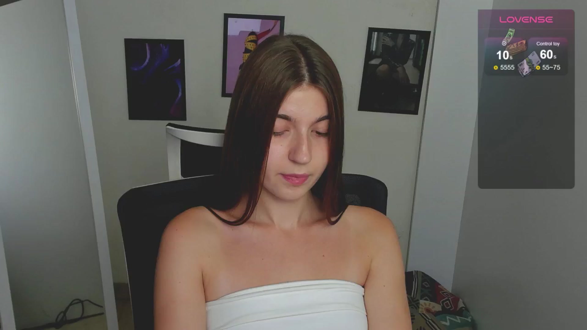 Gallery image thumbnail from Emilia_cherry's myfreecams stream on, 08/26/2024, 08:03 image 6 of 20