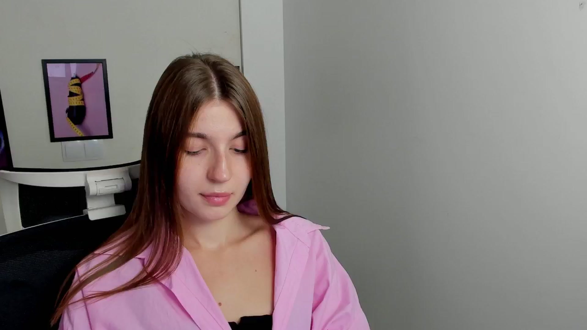 Gallery image thumbnail from Emilia_cherry's myfreecams stream on, 09/07/2024, 10:05 image 7 of 20