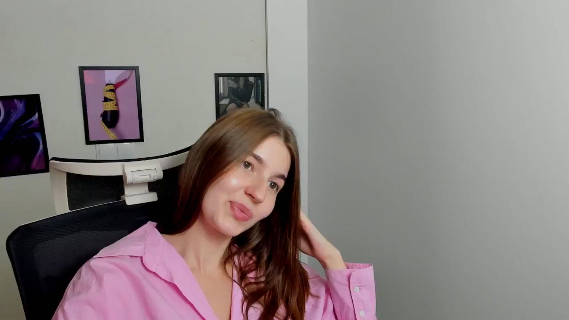Gallery image thumbnail from Emilia_cherry's myfreecams stream on, 09/07/2024, 10:43 image 5 of 20