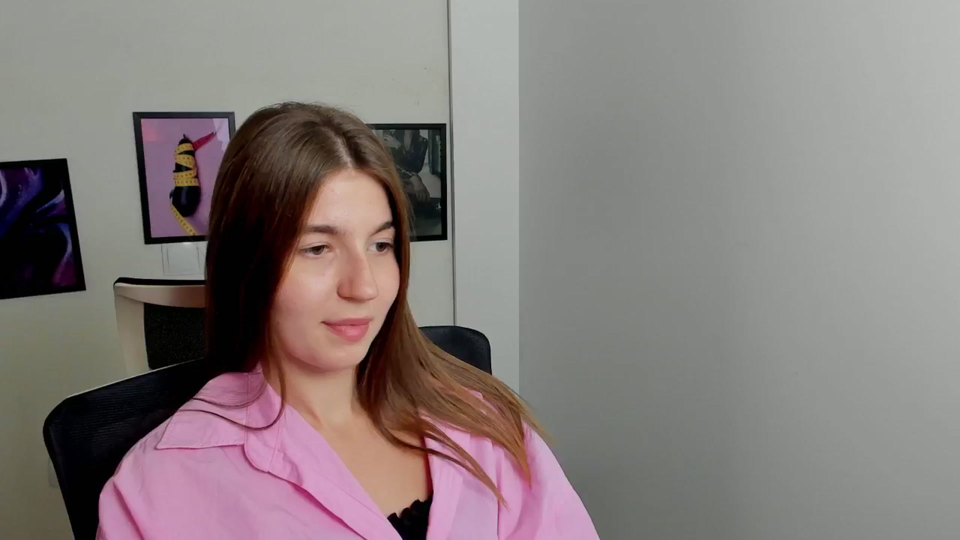 Gallery image thumbnail from Emilia_cherry's myfreecams stream on, 09/07/2024, 10:43 image 10 of 20
