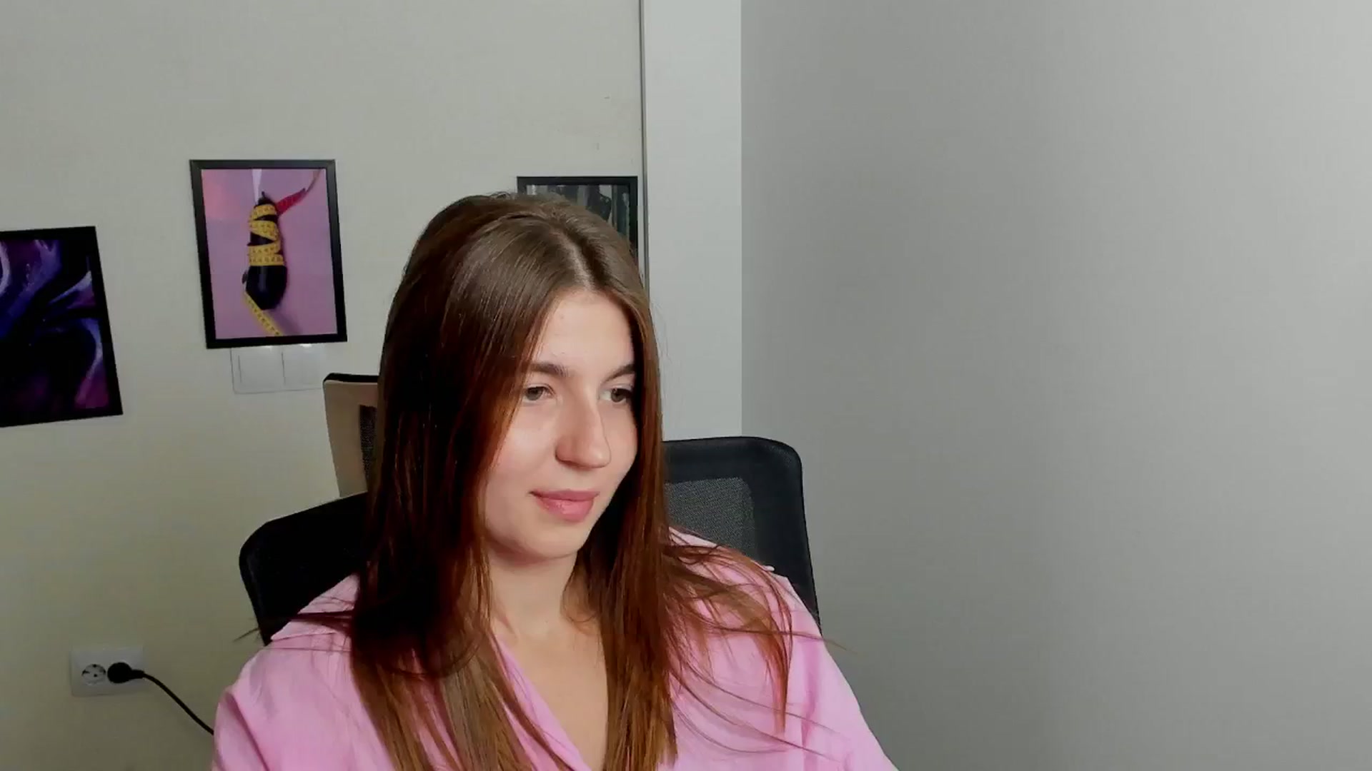 Gallery image thumbnail from Emilia_cherry's myfreecams stream on, 09/07/2024, 10:43 image 11 of 20