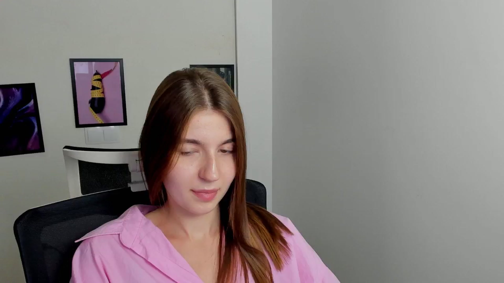 Gallery image thumbnail from Emilia_cherry's myfreecams stream on, 09/07/2024, 10:43 image 3 of 20