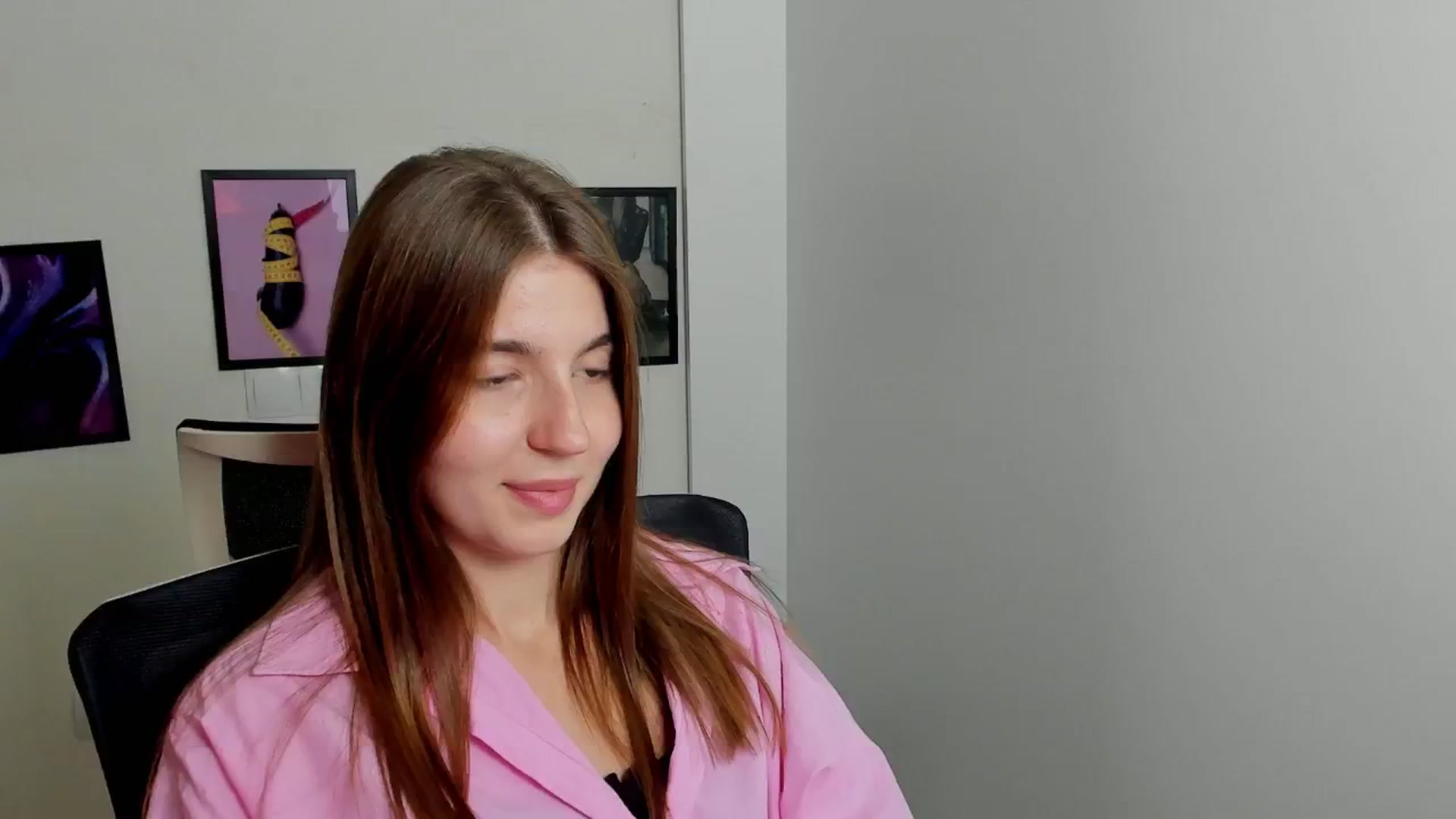 Gallery image thumbnail from Emilia_cherry's myfreecams stream on, 09/07/2024, 10:43 image 9 of 20