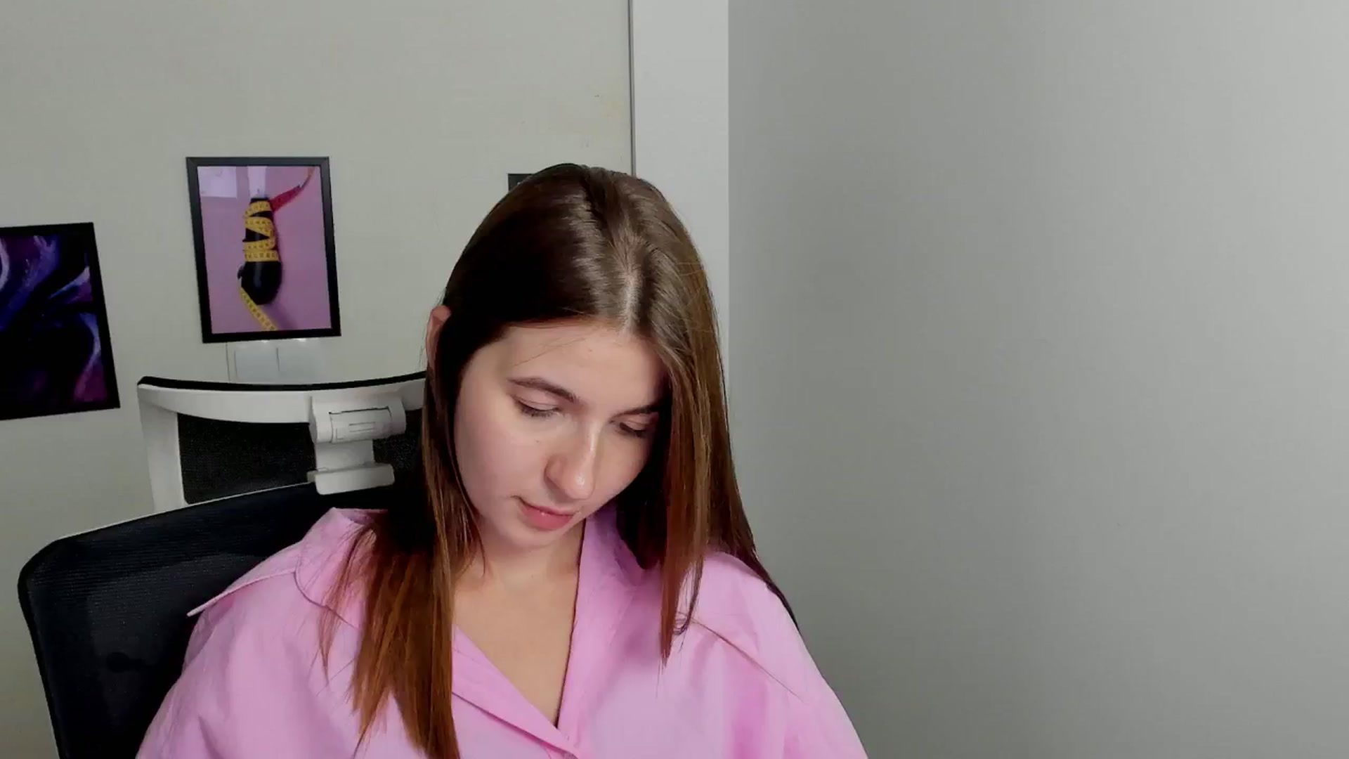 Gallery image thumbnail from Emilia_cherry's myfreecams stream on, 09/07/2024, 10:43 image 1 of 20
