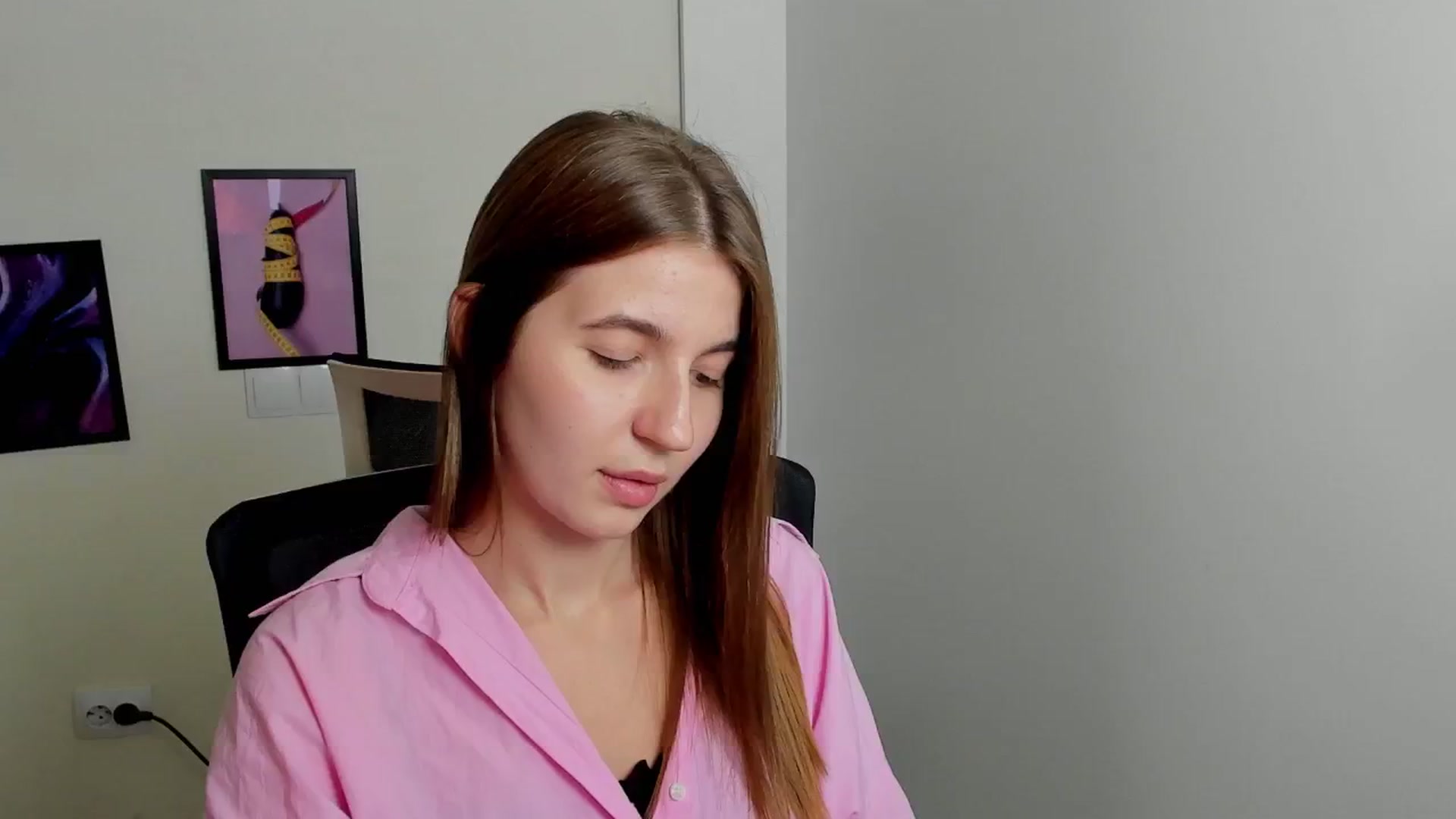 Gallery image thumbnail from Emilia_cherry's myfreecams stream on, 09/07/2024, 10:43 image 18 of 20