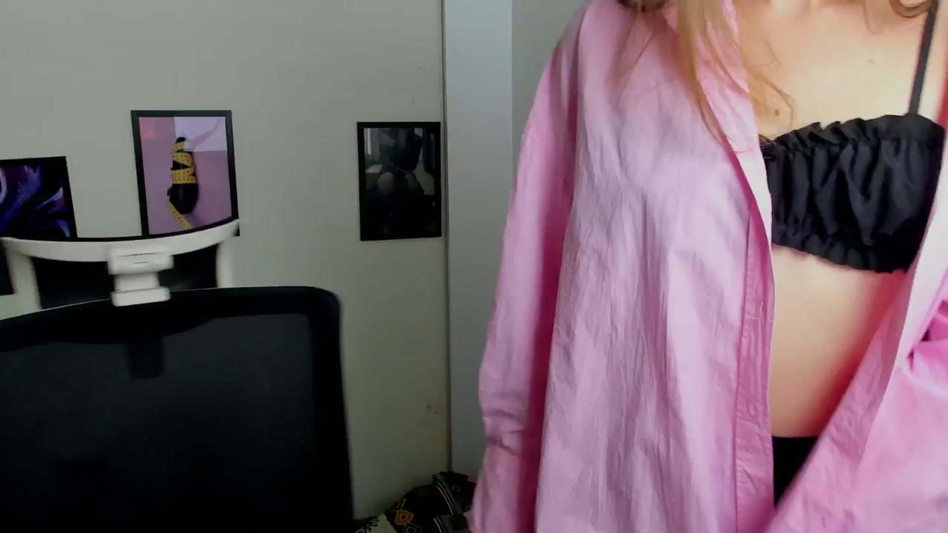 Gallery image thumbnail from Emilia_cherry's myfreecams stream on, 09/07/2024, 10:43 image 17 of 20