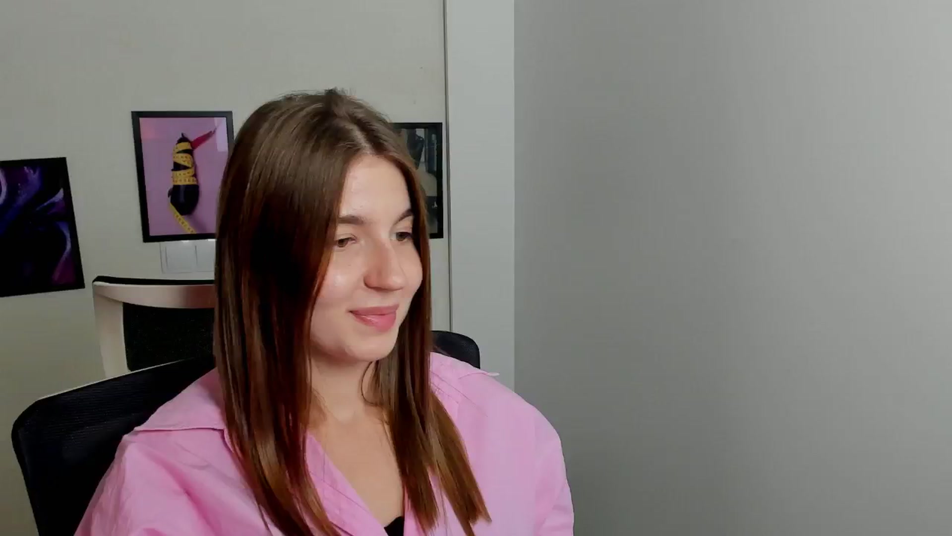 Gallery image thumbnail from Emilia_cherry's myfreecams stream on, 09/07/2024, 10:43 image 7 of 20