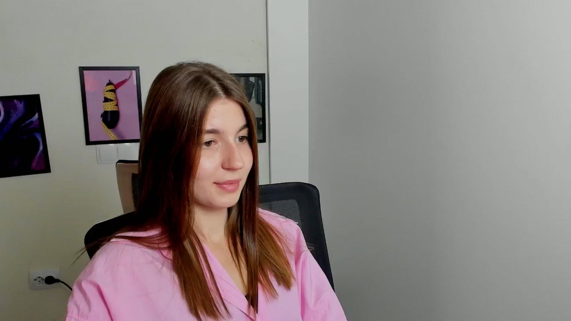 Gallery image thumbnail from Emilia_cherry's myfreecams stream on, 09/07/2024, 10:43 image 13 of 20