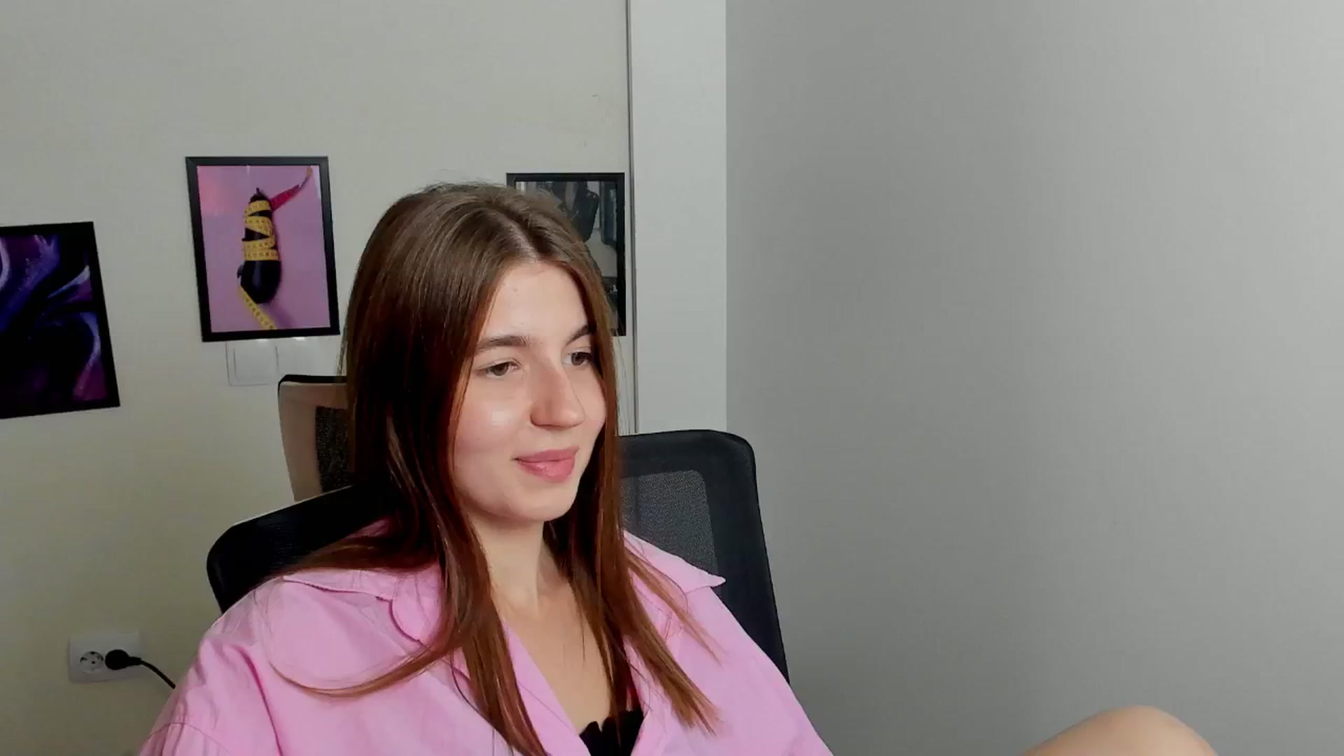 Gallery image thumbnail from Emilia_cherry's myfreecams stream on, 09/07/2024, 10:43 image 16 of 20