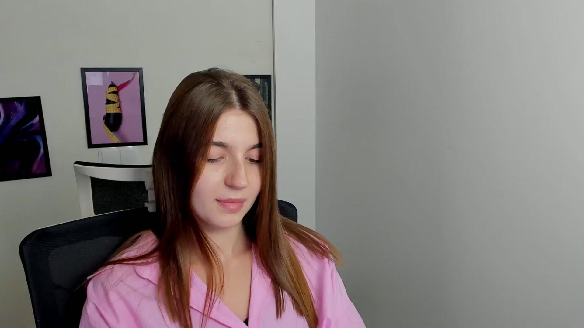 Gallery image thumbnail from Emilia_cherry's myfreecams stream on, 09/07/2024, 10:43 image 2 of 20