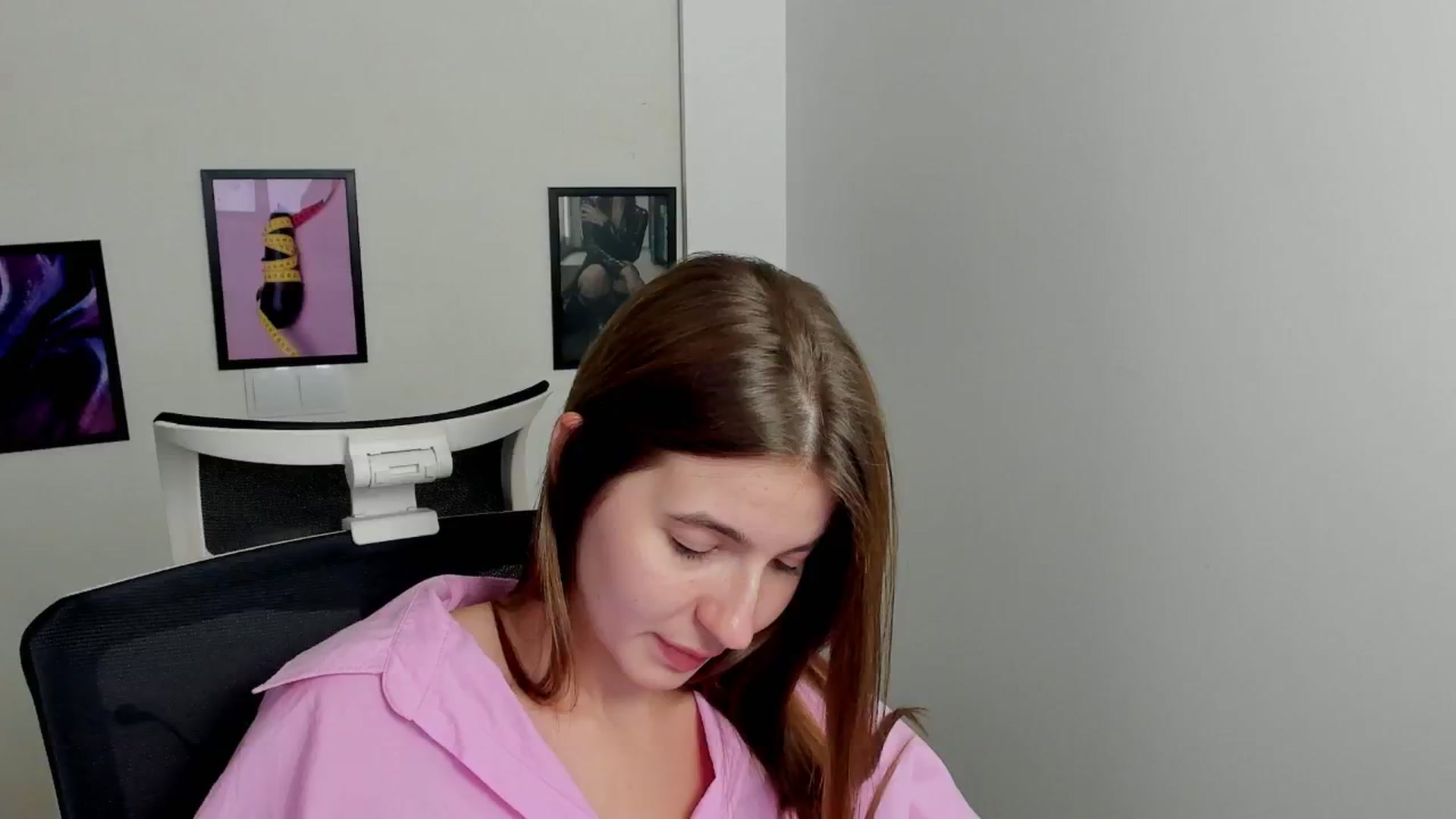 Gallery image thumbnail from Emilia_cherry's myfreecams stream on, 09/07/2024, 10:43 image 4 of 20